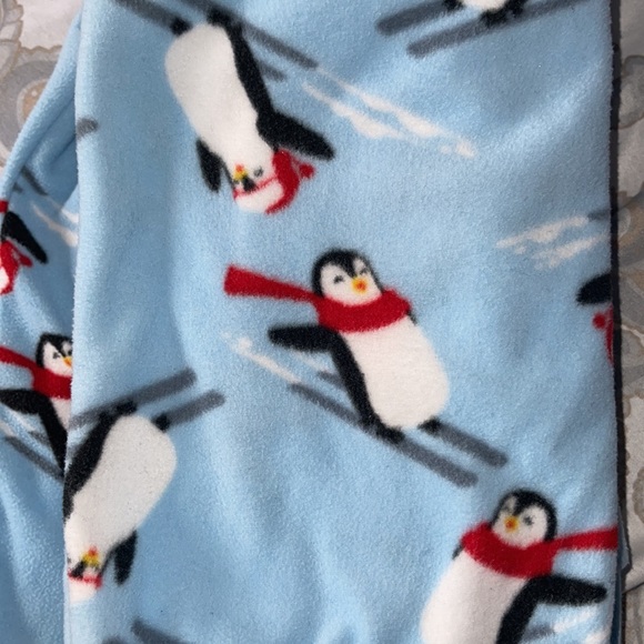 Carter’sfull zip fleece footie pajamas Penguins scarves print. 5T Christmas - Picture 6 of 6